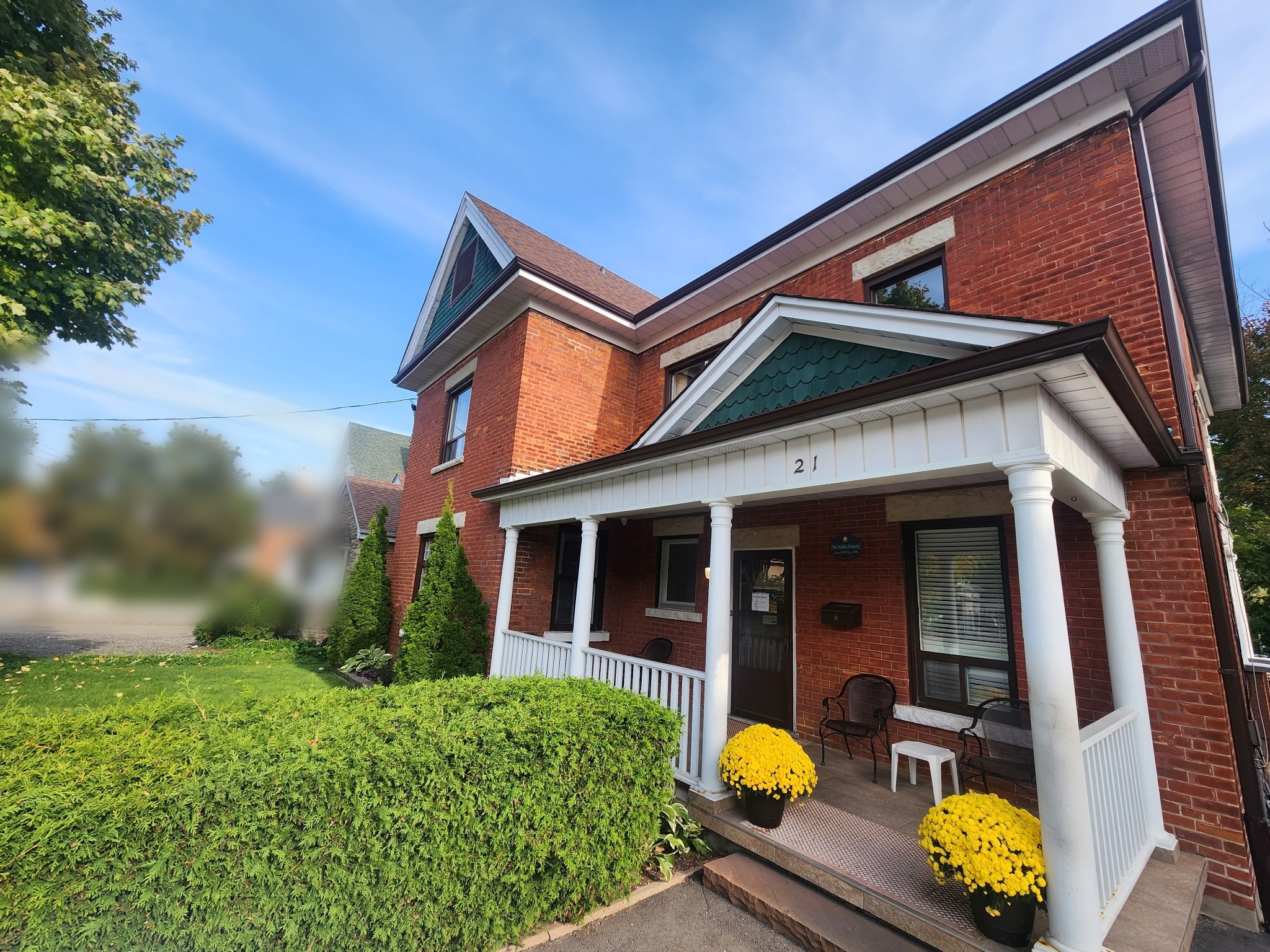 Front view of Genesis Lodge home